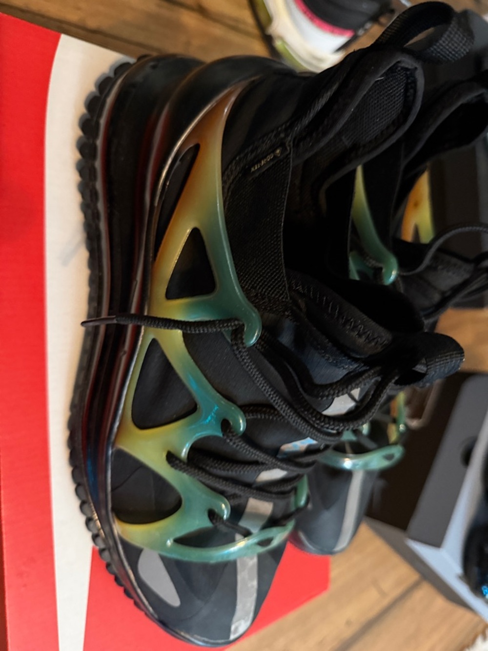 Nike 720 airmax GORE-TEX Black Shoe with Iridescent Green-Gold Accent